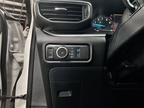 Used 2022 Ford Explorer XLT w/ Equipment Group 202A image 14