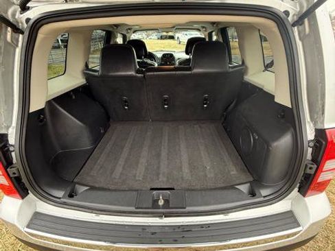 Used 2011 Jeep Patriot Latitude w/ Sun/Sound Group image 9