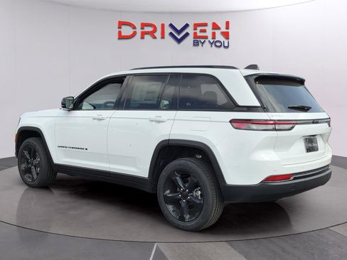 New 2025 Jeep Grand Cherokee Altitude image 6