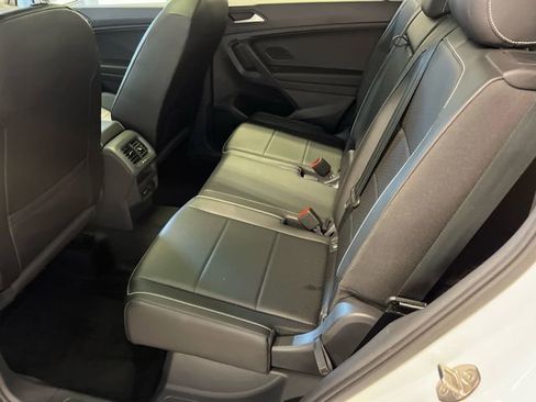 Used 2021 Volkswagen Tiguan SE FWD image 16