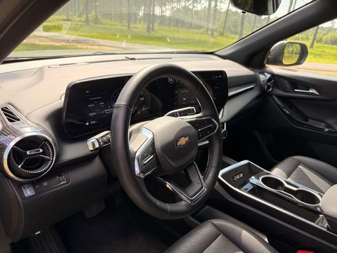 Used 2025 Chevrolet Equinox LT w/ Convenience Package II FWD image 13