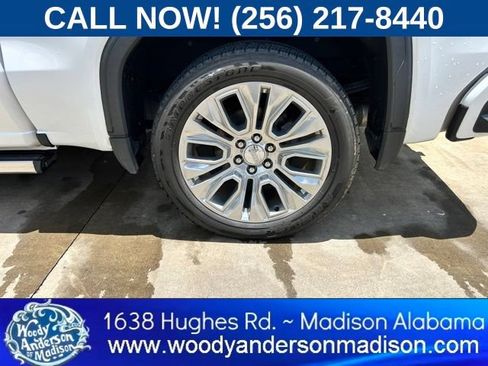 Used 2022 GMC Sierra 1500 Denali w/ Denali Reserve Package AWD/4WD image 7
