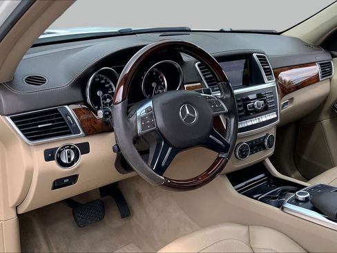 Used 2014 Mercedes-Benz GL 550 4MATIC image 18