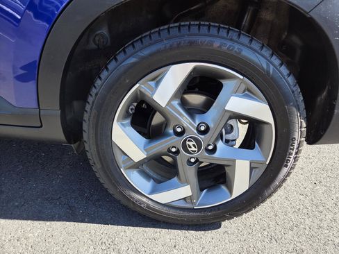 Used 2023 Hyundai Venue SEL FWD image 9