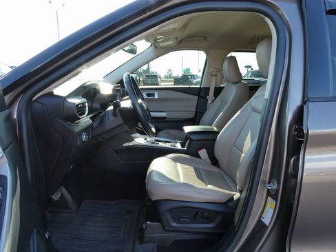 Used 2021 Ford Explorer Limited image 22