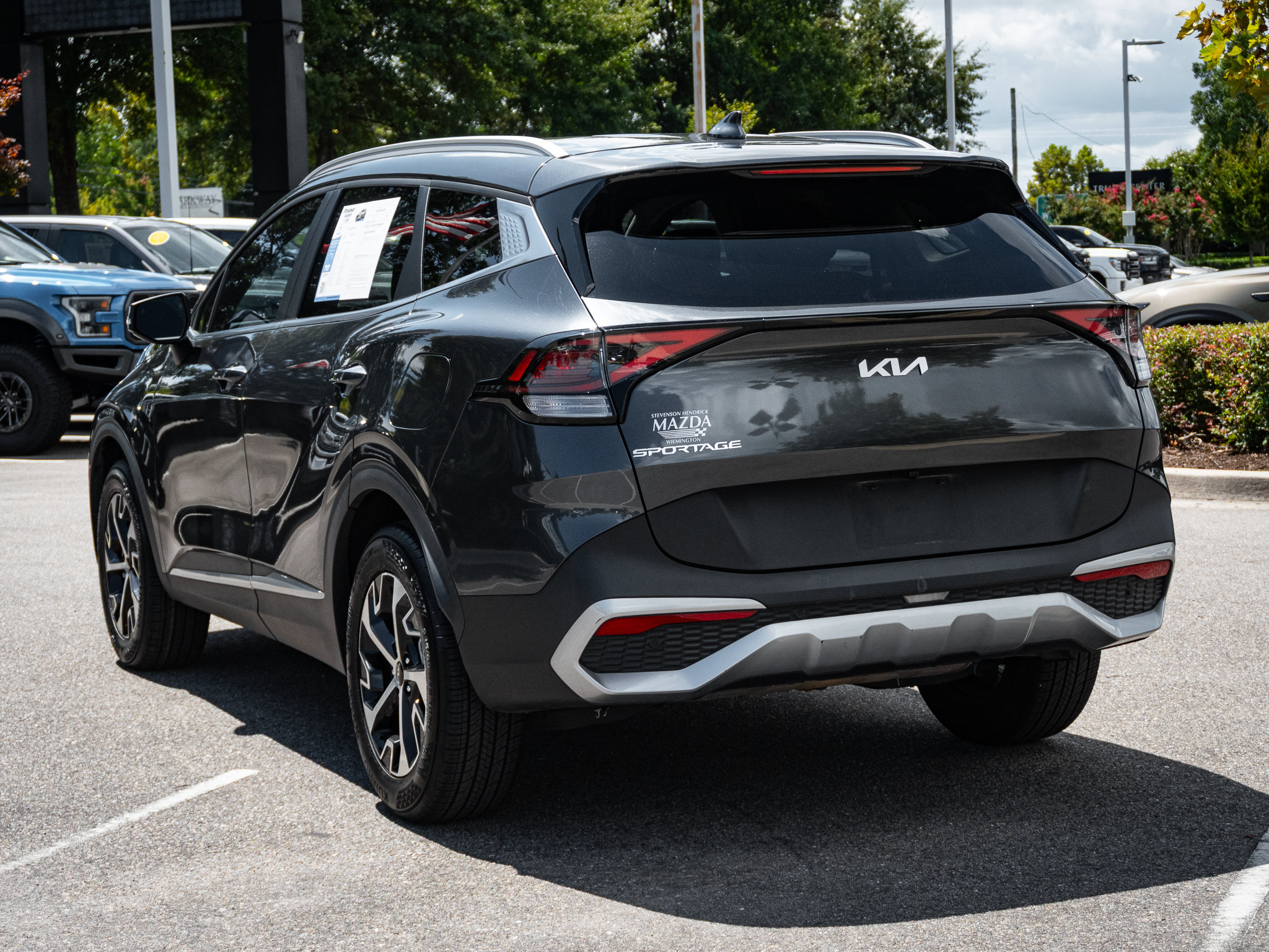 Used 2023 Kia Sportage EX AWD/4WD image 9