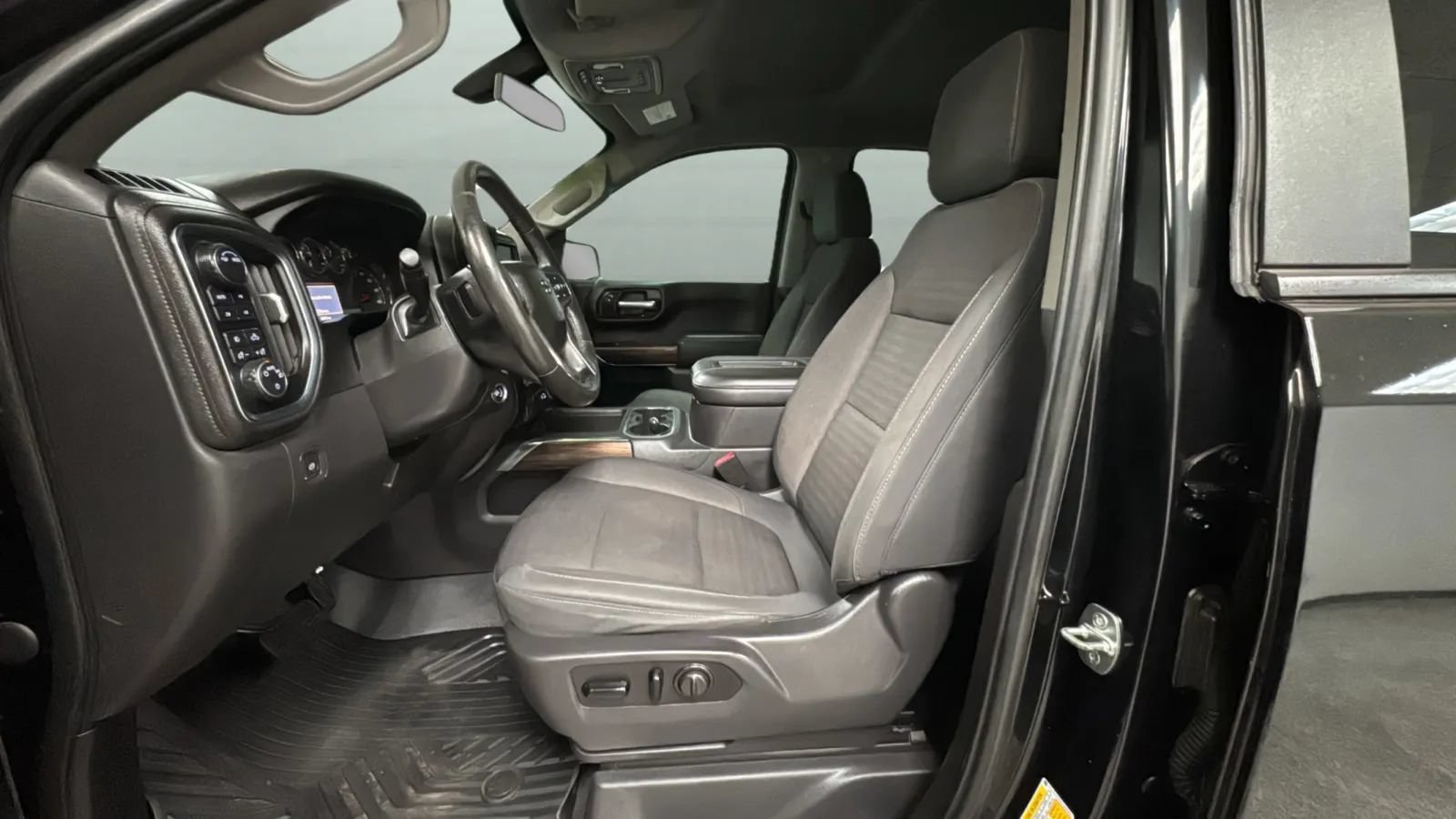 Used 2020 Chevrolet Silverado 1500 RST AWD/4WD image 19