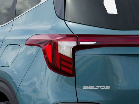 New 2026 Kia Seltos EX image 11