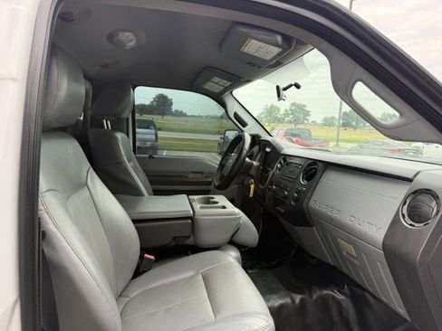 Used 2015 Ford F550 4x4 Regular Cab Super Duty image 9