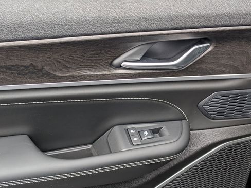 New 2026 Jeep Grand Cherokee L Limited image 24