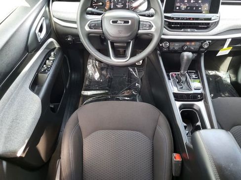 Used 2025 Jeep Compass Sport w/ Mopar Graphics Package image 20
