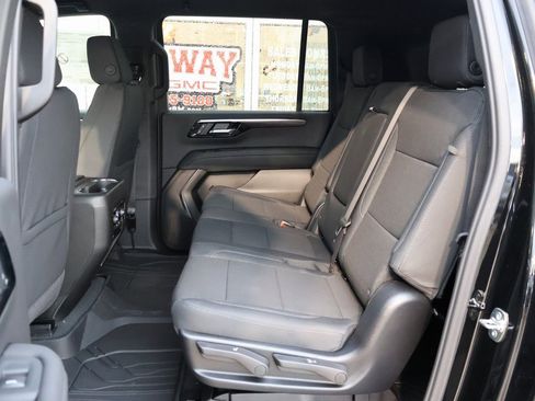 New 2026 Chevrolet Suburban LS image 28