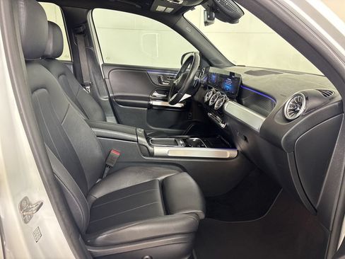 Used 2025 Mercedes-Benz GLB 250 4MATIC image 17