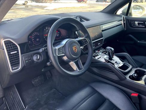 Used 2022 Porsche Cayenne Platinum Edition image 16
