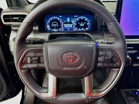 Used 2025 Toyota Tacoma TRD Off-Road image 9