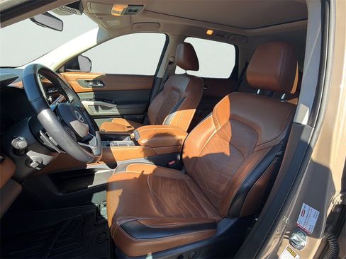 Used 2023 Nissan Pathfinder Platinum w/ Cargo Package image 2