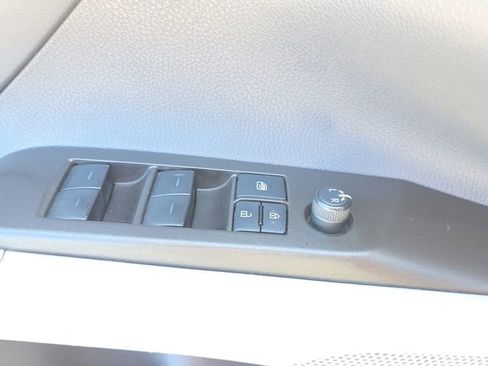 Used 2021 Toyota Camry SE FWD image 19