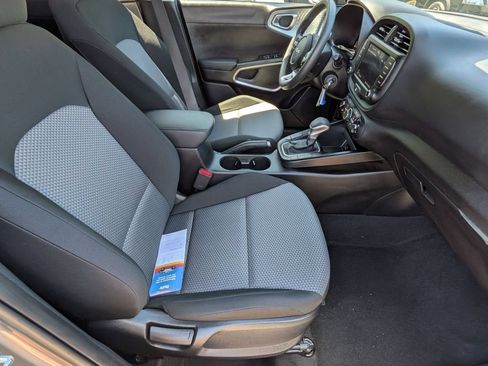 Used 2025 Kia Soul LX w/ LX Technology Package FWD image 22