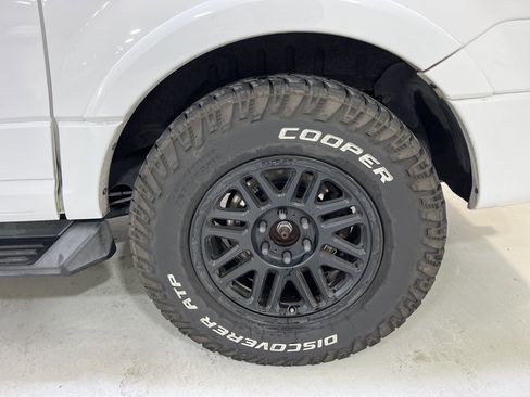 Used 2017 Ford Expedition EL XLT image 8