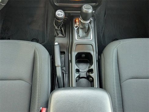 Used 2022 Jeep Gladiator Willys image 17