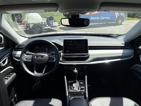 Used 2022 Jeep Compass Limited image 19