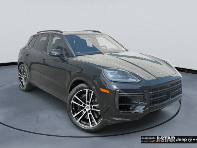 Used 2026 Porsche Cayenne Turbo w/ Technology Package AWD/4WD image 3