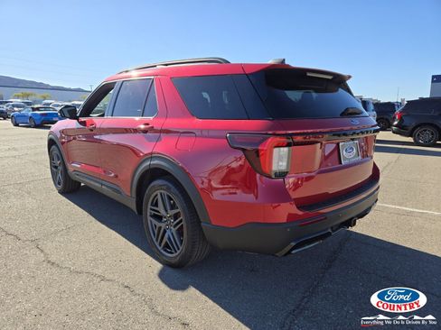 New 2026 Ford Explorer ST-Line w/ ST-Line Street Pack image 3