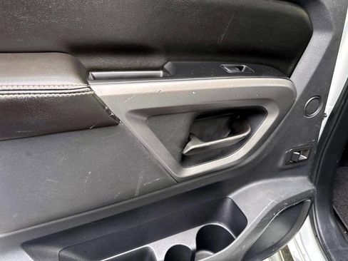 Used 2015 Nissan Titan PRO-4X image 13
