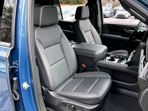 Used 2025 GMC Yukon Elevation image 8