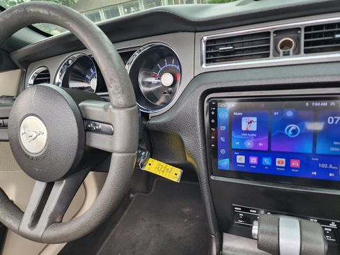 Used 2010 Ford Mustang Convertible RWD image 31