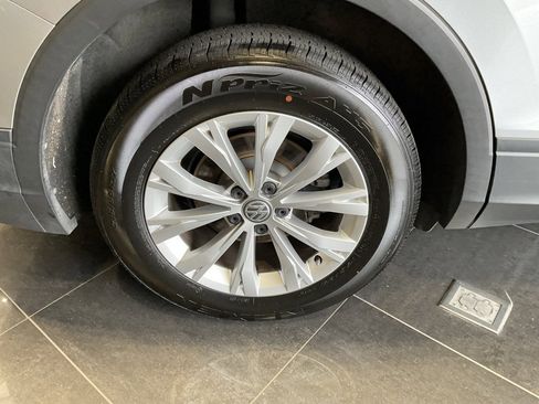 Used 2019 Volkswagen Tiguan SE w/ Panoramic Sunroof Package image 7