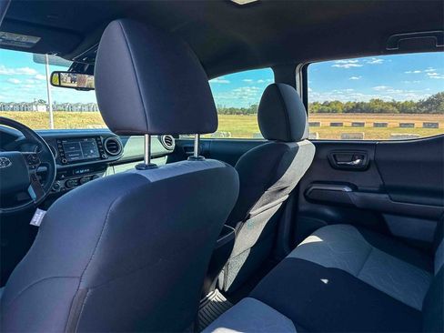 Used 2021 Toyota Tacoma TRD Off-Road image 17