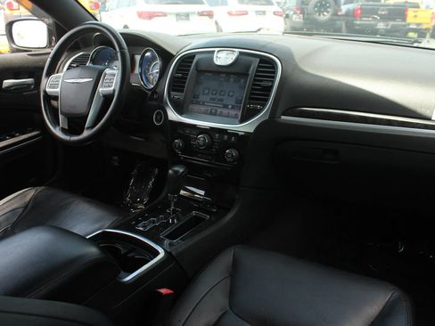 Used 2011 Chrysler 300 Limited RWD image 23