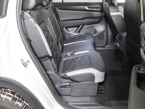 Used 2026 Volkswagen Atlas Peak Edition AWD/4WD image 40
