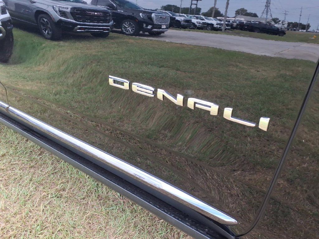 New 2026 GMC Yukon XL Denali Ultimate AWD/4WD image 11
