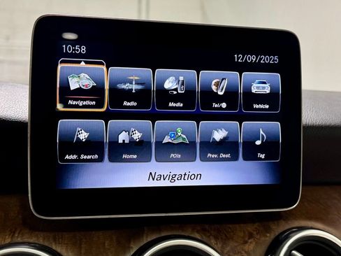 Used 2020 Mercedes-Benz GLA 250 4MATIC w/ Premium Package image 18