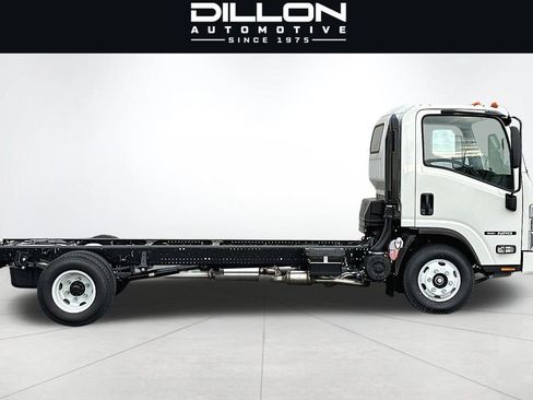 Used 2024 Isuzu NPR RWD image 3