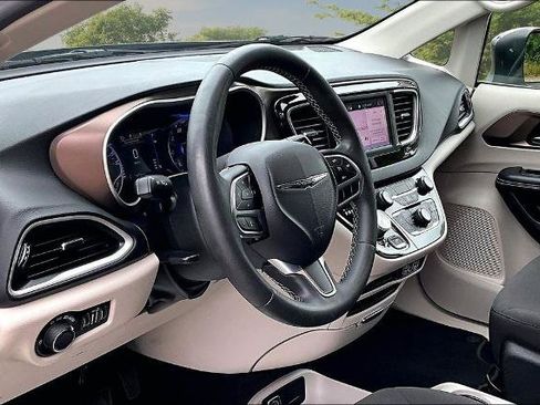 Used 2023 Chrysler Voyager LX FWD image 13