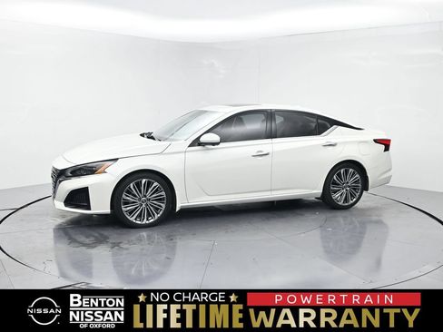 Used 2024 Nissan Altima 2.5 SL FWD image 1