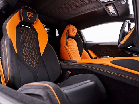 Used 2025 Lamborghini Revuelto AWD/4WD image 64