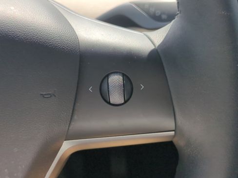 Used 2022 Tesla Model Y Long Range image 29