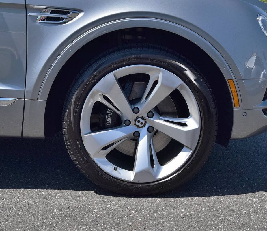 Used 2019 Bentley Bentayga AWD/4WD image 49
