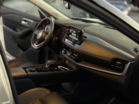 Used 2021 Nissan Rogue Platinum image 32