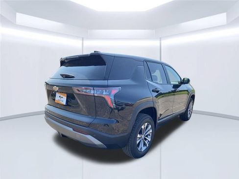 Used 2026 Chevrolet Equinox LT AWD/4WD image 8