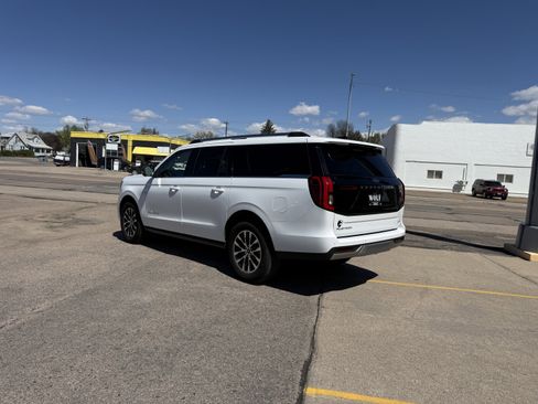 Used 2025 Ford Expedition Max Platinum AWD/4WD image 8