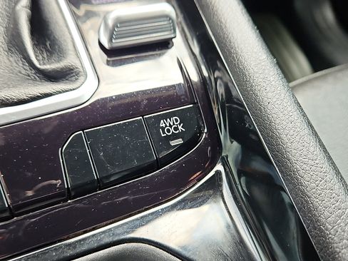 Used 2025 Jeep Compass Limited AWD/4WD image 13
