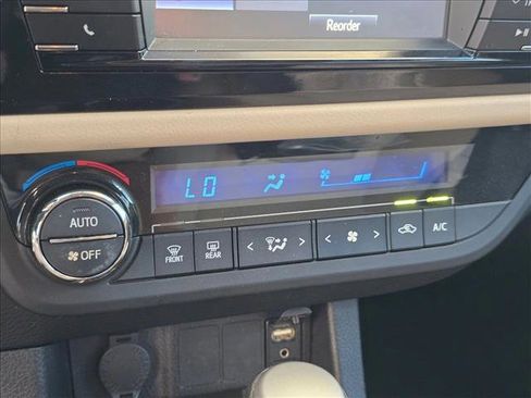 Used 2015 Toyota Corolla LE FWD image 11