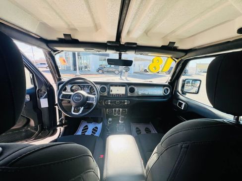 Used 2018 Jeep Wrangler Unlimited Sahara w/ Uconnect 4C Nav & Sound Group image 32