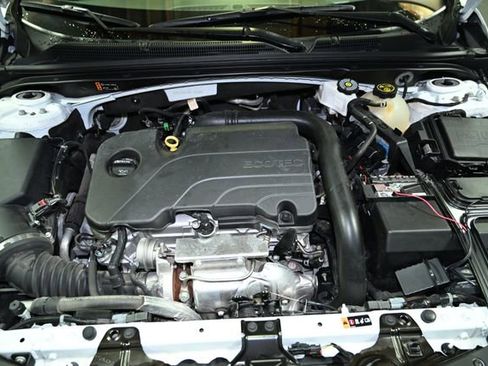 Used 2024 Chevrolet Malibu LT image 17