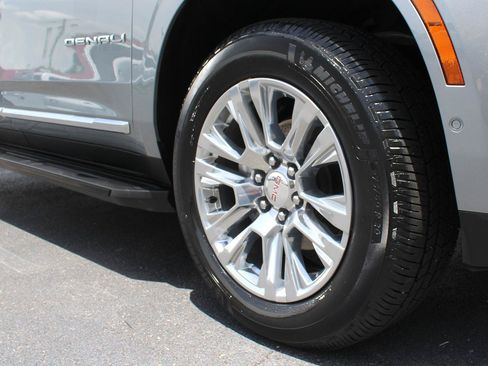 Used 2025 GMC Yukon Denali AWD/4WD image 53